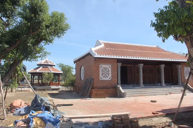 Khu vực trung tâm khu lưu niệm.