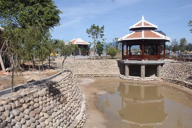 Cảnh trong khu lưu niệm ông Nguyễn Bá Thanh đang xây dựng.