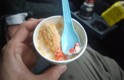 Kem tôm. Đến với Nhật Bản, du khách nhất định phải thử món kem có vị tôm, bởi đây là loại kem hải sản rất được ưa chuộng.