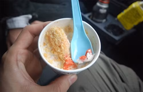 Kem tôm. Đến với Nhật Bản, du khách nhất định phải thử món kem có vị tôm, bởi đây là loại kem hải sản rất được ưa chuộng.