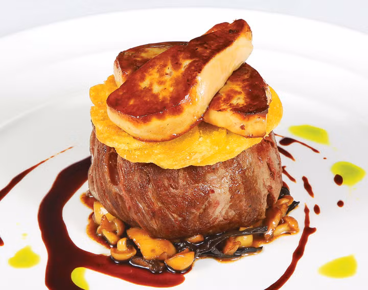 Kem gan ngỗng, Pháp. Chuyên gia làm kem người Pháp, Phillippe Faur đã tạo ra loại kem đặc biệt này. Đây được coi là một món kem quý tộc. Để được thưởng thức món kem này như 1 món tráng miệng bạn sẽ phải trả cho nhà hàng 150 USD (khoảng 3,2 triệu đồng).