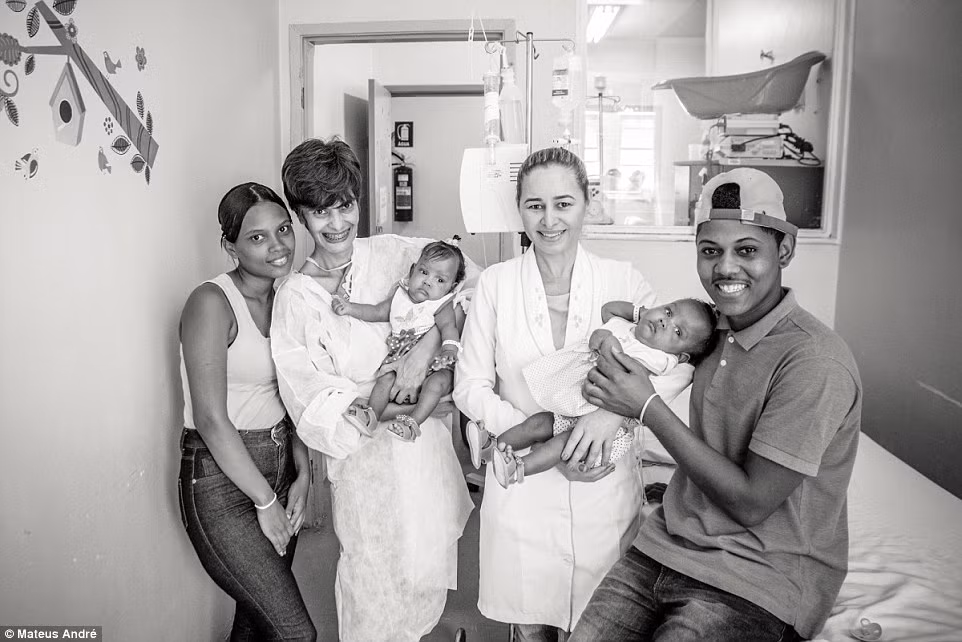 Được biết, cặp song sinh dính liền Clara và Eduarda sinh ra trong một gia đình nghèo ở thành phố Salvador, Brazil.