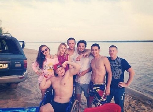 Sergei Kutovoy không muốn vụ tai nạn sau khi lấy đi chân trái, lại lấy đi hết nhiệt huyết sống và những điều tốt đẹp quanh anh. Với sự giúp đỡ của bạn bè, anh chàng bắt đầu đến phòng tập gym thường xuyên.