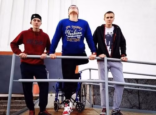 Sau những cố gắng không ngừng nghỉ, anh chàng dần có được vóc dáng rắn chắc và cơ bụng 6 múi khiến nhiều chàng trai phải ao ước.