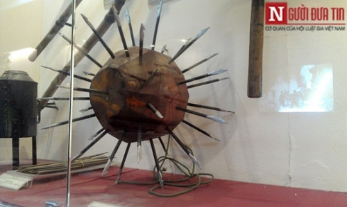 Những quả chông của nhân dân Tây Nguyên, một trong những vũ khí thô sơ của người Việt Nam khi được thả từ trên cao xuống đã khiến cho cả quân Pháp và Mỹ phải khiếp sợ trong các đợt càn quét bởi tính sát thương cao của nó.