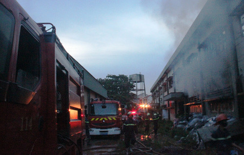 Canh sat lao vao bien lua chua chay kho chua vai