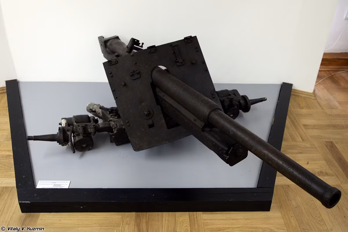 Pháo chống tăng 45mm 53-K có khả năng xuyên giáp dày 43mm ở cự ly 500m với góc chạm 90 độ.