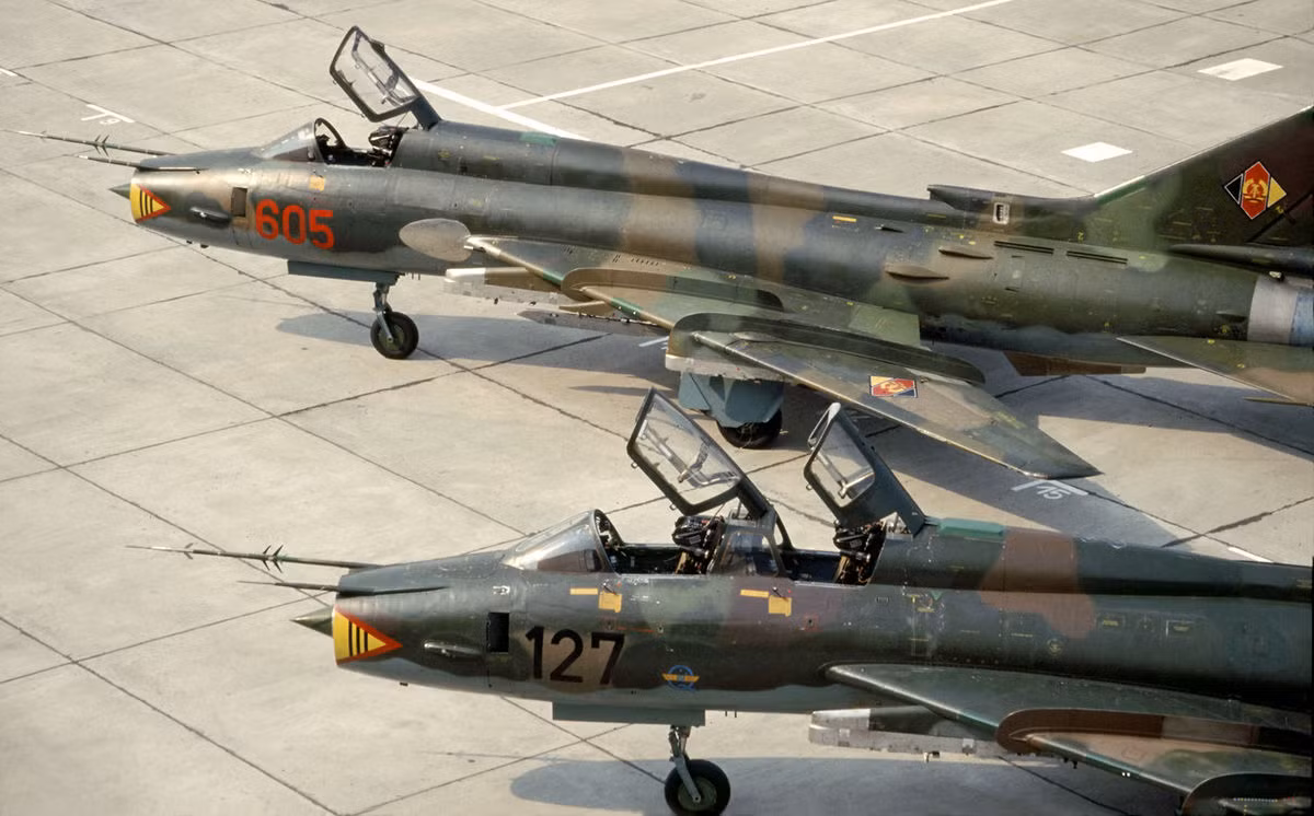 Số lượng Su-22 của Đông Đức lên tới 54 chiếc, chiếm đa số là mẫu Su-22M4 hiện đại nhất dòng Su-17/22, còn lại là phiên bản huấn luyện Su-22UM3K.