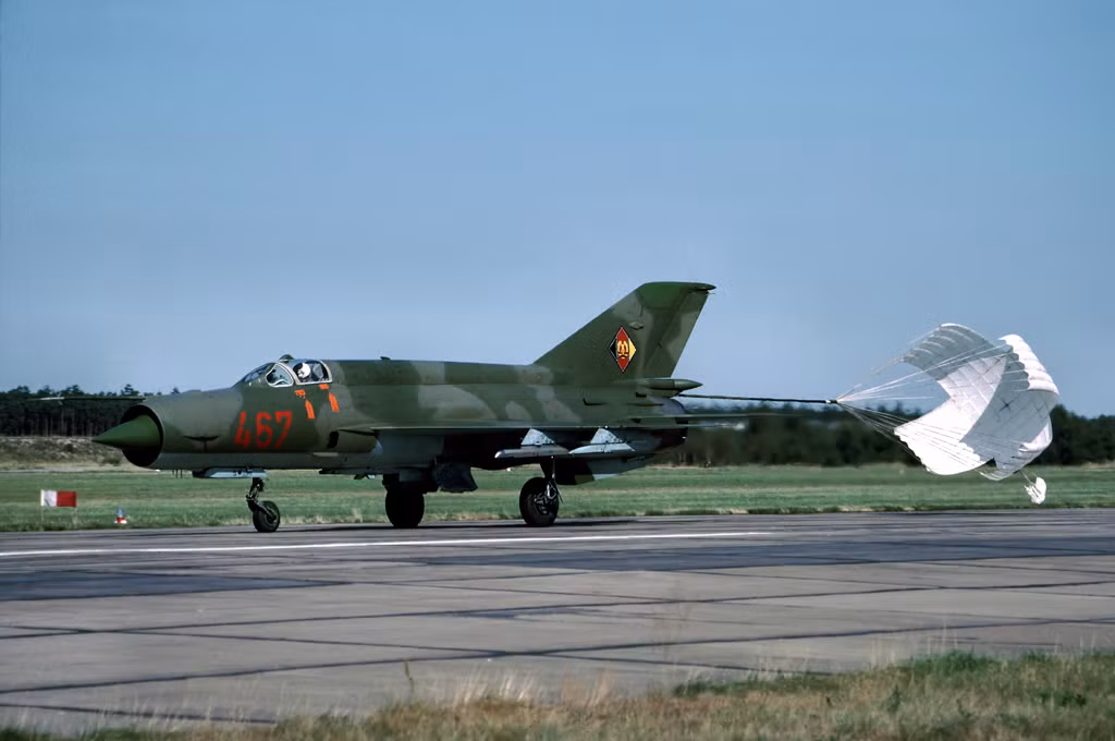 Tuy nhiên, lực lượng tiêm kích đông đảo nhất của Đông Đức lại là những chiếc MiG-21 với số lượng lên tới 251 chiếc gồm nhiều biến thể như PFM, MF, bis, UM.