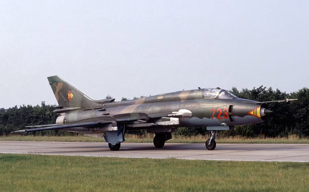 Hơn 10 chiếc Su-22 cũng được trang bị cho Hải quân Đông Đức sử dụng.