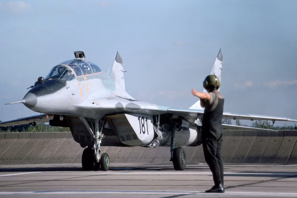 Các máy bay MiG-29 hoạt động trong KQ Liên bang Đức tới tận năm 2004, chủ yếu làm nhiệm vụ đóng giả tiêm kích đối địch. Hầu hết số này được bán lại cho Ba Lan.