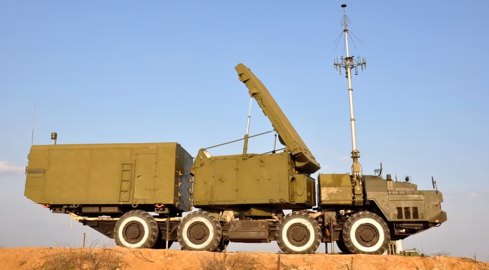 Đài 30N6E có có phạm vi phát hiện mục tiêu 200-300km, theo dõi cùng lúc 12 mục tiêu và dẫn đạn tên lửa hạ 6 mục tiêu cùng lúc.