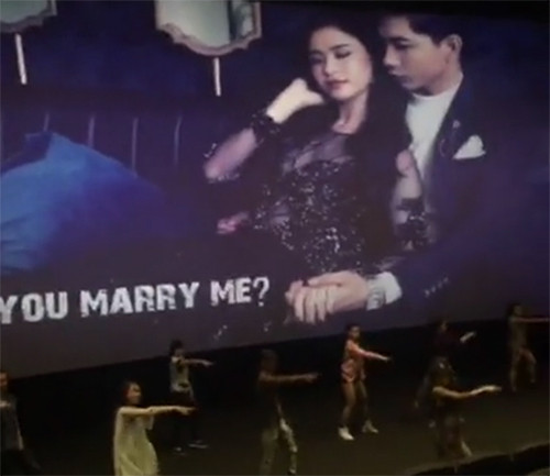 Tim bat ngo cau hon Truong Quynh Anh tai rap chieu phim-Hinh-3