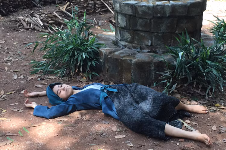 Mới đây, trên trang cá nhân, hot girl Hạ Vi đã đăng tải loạt ảnh của mình ở hậu trường bộ phim “Tấm Cám: Chuyện chưa kể”.