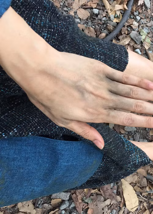 Hình ảnh đôi tay đen nhẻm của “mỹ nhân vạn người mê” sau một cảnh quay vai nàng Tấm ngoan hiền.