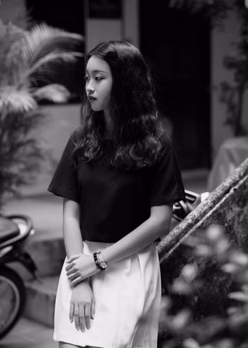 Cũng giống như những cô gái cùng tuổi, Hoa hậu Đỗ Mỹ Linh theo đuổi phong cách thời trang trẻ trung, năng động. 