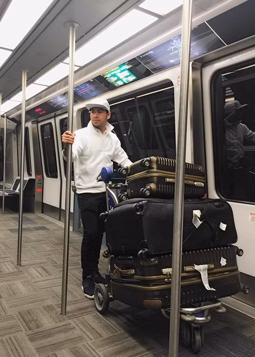 Ngọc Lan và Thanh Bình mang theo khá nhiều hành lý cho chuyến nghỉ dưỡng kéo dài 2 tuần ở nước ngoài.