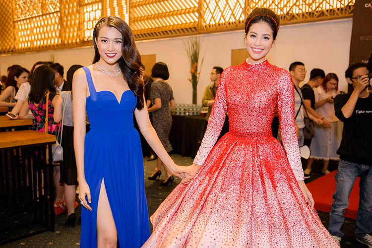 Trong khi Phạm Hương chọn phong cách “công chúa”, Lệ Hằng lại trung thành với phong cách gợi cảm. 