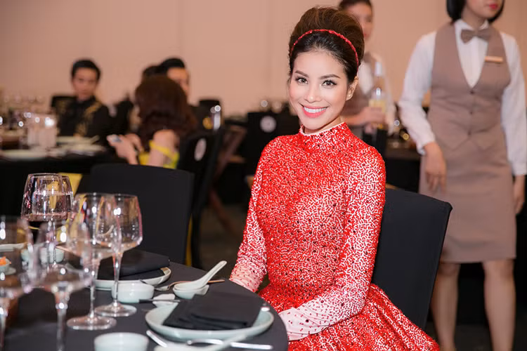 Sắp tới đây, Phạm Hương sẽ tổ chức buổi gặp gỡ fans lần đầu tiên kể từ khi đăng quang Hoa hậu Hoàn vũ Việt Nam 2015. 