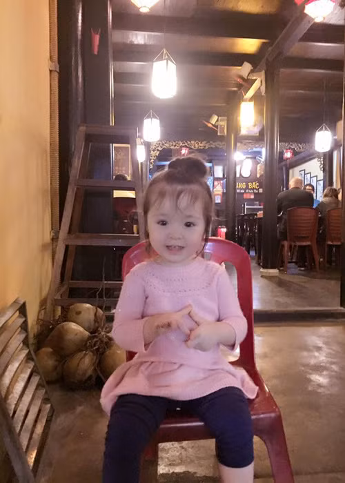 Đối với Elly Trần, việc con gái và con trai luôn khỏe mạnh, yêu thương nhau quan trọng hơn việc cô có thể kiếm nhiều tiền hay không.