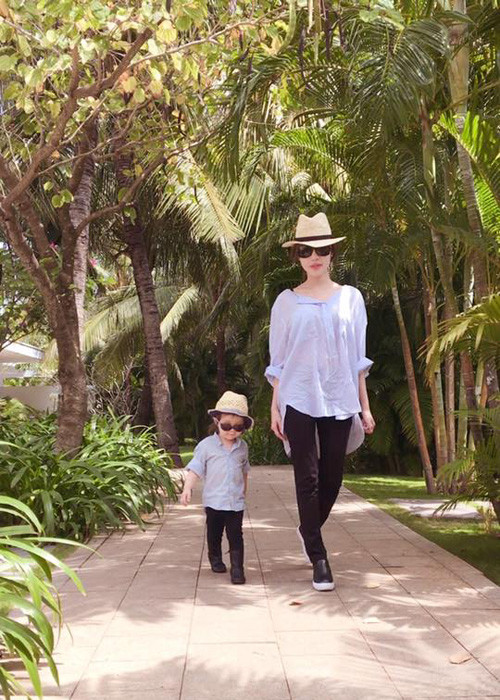 Hình ảnh của hot girl Elly Trần cùng các thiên thần nhỏ của cô luôn nhận được sự chú ý của cư dân mạng. 