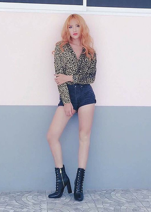 Hương Giang Idol cũng không ngại làm mới hình ảnh với phong cách thời trang cá tính, quyến rũ hơn.