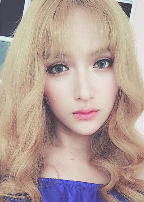 Sự “lột xác” về ngoại hình của nữ ca sĩ chuyển giới đã nhận được nhiều lời khen ngợi từ người hâm mộ.