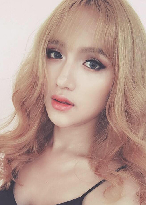 Không ít fans của Hương Giang Idol còn bày tỏ, khó nhận ra thần tượng của mình với mái tóc mới vàng hoe này.