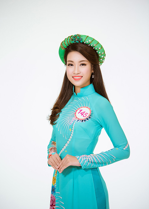 Trước nghi vấn Đỗ Mỹ Linh làm răng, cả bố lẫn mẹ của người đẹp sinh năm 1996 đều phủ nhận tin đồn. 