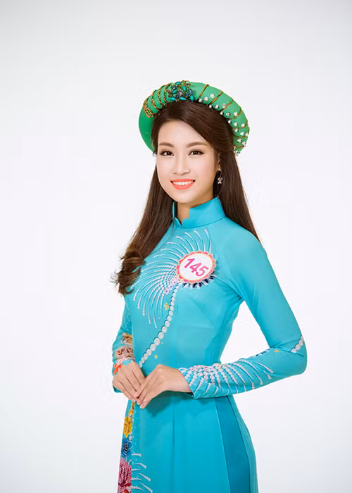 Trước nghi vấn Đỗ Mỹ Linh làm răng, cả bố lẫn mẹ của người đẹp sinh năm 1996 đều phủ nhận tin đồn. 