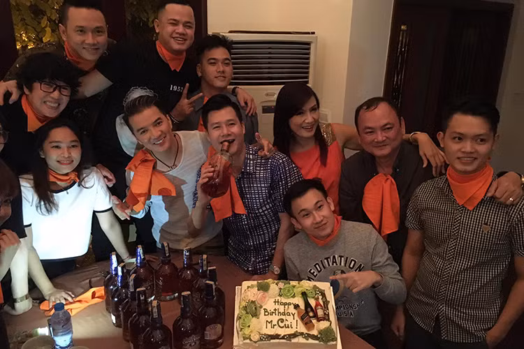 Sao Viet tung bung tham gia tiec sinh nhat Quang Dung-Hinh-13