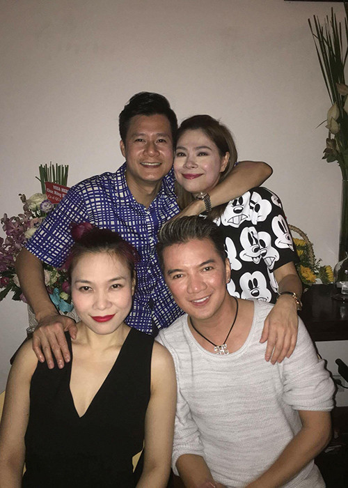 Nhóm nghệ sĩ gồm: Thanh Thảo, Quang Dũng, Đàm Vĩnh Hưng, Mỹ Tâm và Hồng Ngọc được biết đến là nhóm chơi với nhau rất thân trong showbiz Việt.