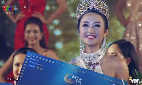 Thu Ngan dang quang Hoa hau ban sac Viet toan cau 2016