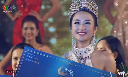Thu Ngan dang quang Hoa hau ban sac Viet toan cau 2016