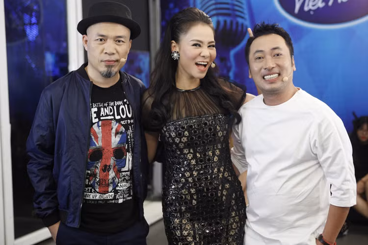 Thu Minh vui ve di cham thi du vang chong thap tung-Hinh-4