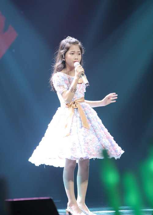 Tuy nhiên, cô bé sở hữu giọng hát nhẹ nhàng, trong trẻo cuối cùng chọn team của Noo Phước Thịnh. 