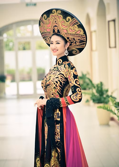 Hoa hau Thu Ngan dung hang Ngoc Trinh Ai mac dep hon-Hinh-9