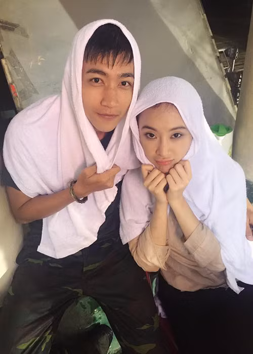 Angela Phuong Trinh di tu thien cung ban trai man anh-Hinh-9