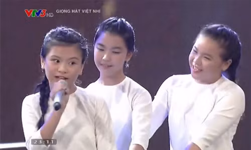 Noo Phuoc Thinh xin Dong Nhi nhan nhom hoc tro cua minh