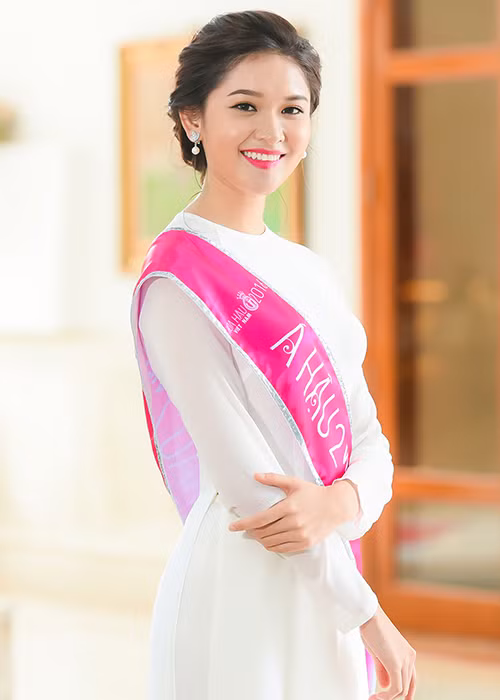 Hoa hau Do My Linh xuat hien rang ro sau dang quang-Hinh-10