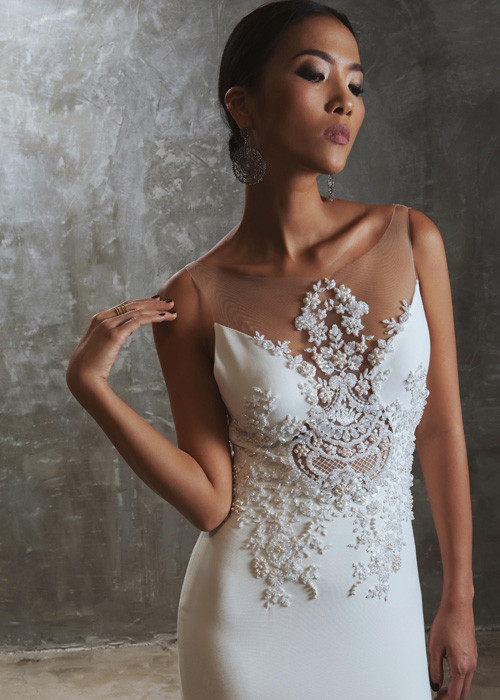 Ở tuổi gần tứ tuần, “viên ngọc đen” của làng mẫu Việt tái xuất đầy ấn tượng với sắc trắng tinh tế. 