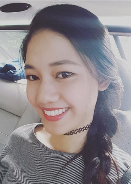 Thí sinh Ngô Thanh Thanh Tú sở hữu nụ cười hiền hậu và chiều cao “khủng” (1m80).