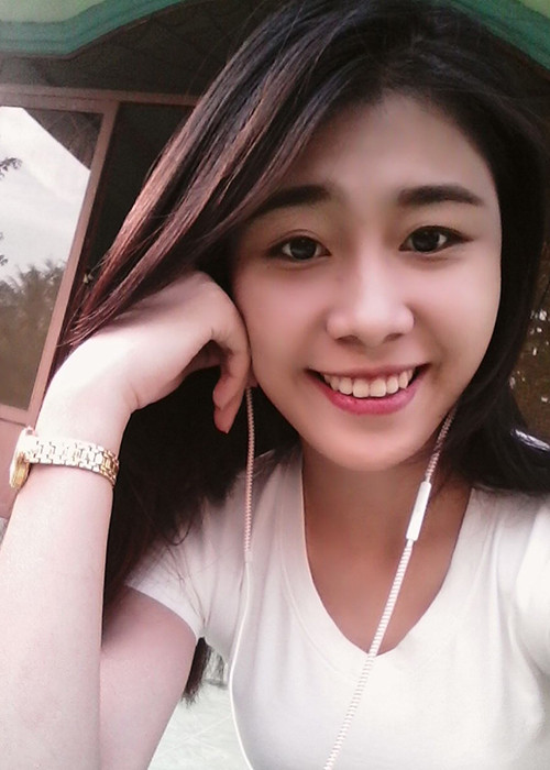 Phan Thị Hồng Phúc là thí sinh Hoa hậu Việt Nam 2016 được nhận xét sở hữu gương mặt xinh đẹp cùng vóc dáng cân đối.