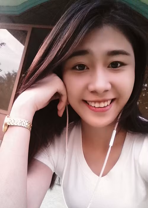 Phan Thị Hồng Phúc là thí sinh Hoa hậu Việt Nam 2016 được nhận xét sở hữu gương mặt xinh đẹp cùng vóc dáng cân đối.