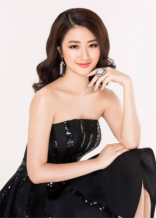 Với khả năng trình diễn chuyên nghiệp trước ống kính máy ảnh, tân hoa hậu gốc Hải Phòng đã chiến thắng giải phụ Người đẹp Ảnh trong đêm bán kết. (Ảnh BTC) 