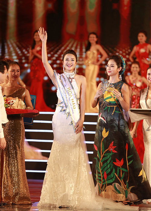 Tân Hoa hậu Trần Thị Thu Ngân sinh năm 1996, đến từ Hải Phòng. Hiện tại, cô đang là sinh viên khoa Quản trị khách sạn tại Thụy Sĩ. (Ảnh: Người lao động) 