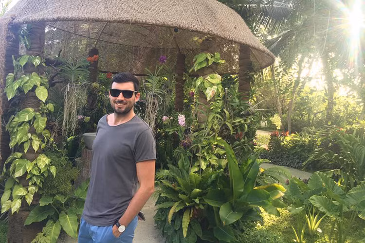 Vo chong Ha Anh hanh phuc trong tuan trang mat o Maldives-Hinh-6