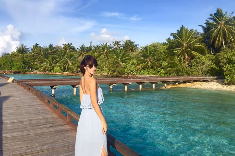 Vo chong Ha Anh hanh phuc trong tuan trang mat o Maldives-Hinh-2