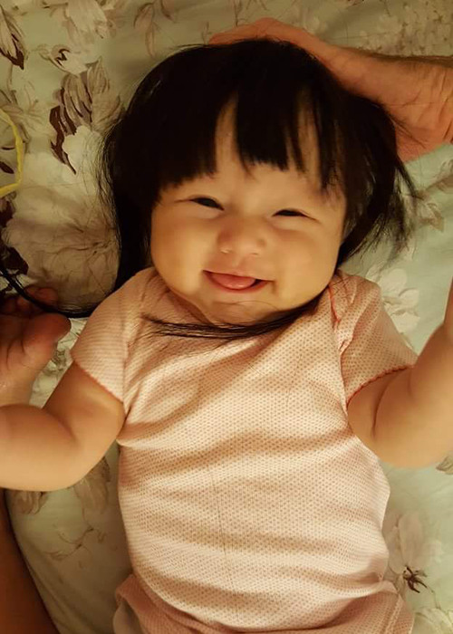 Nhóc tì nhà nữ ca sĩ đã được hơn 3 tháng tuổi và trông rất bụ bẫm, đáng yêu. 