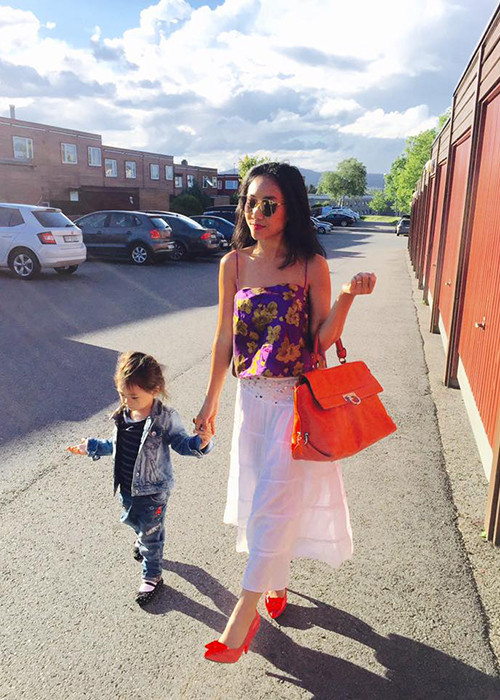 Cũng kể từ khi làm mẹ, Đoan Trang ngày càng đẹp mặn mà, trẻ trung hơn. Hiện tại, nữ ca sĩ đang tận hưởng cuộc sống viên mãn bên chồng con.